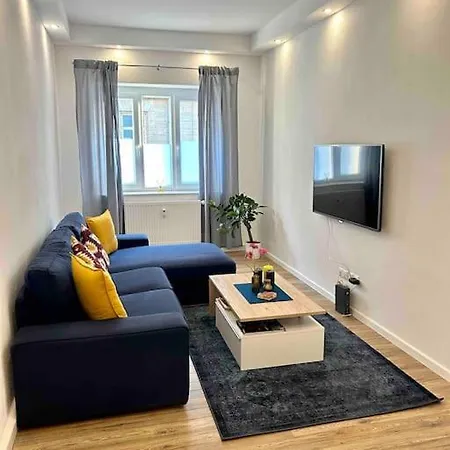 Central Apartment *